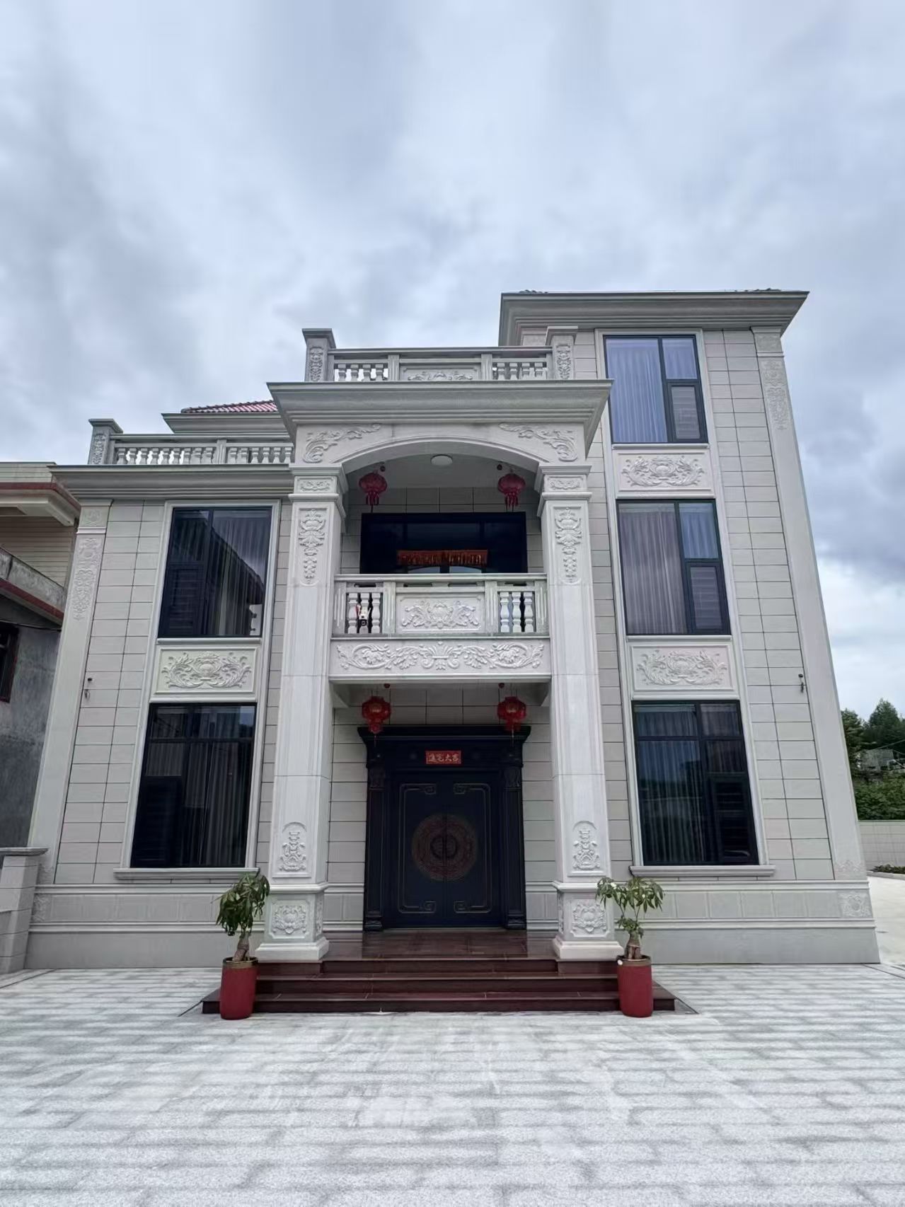 那曲 芝麻白石材别墅干挂案例展示