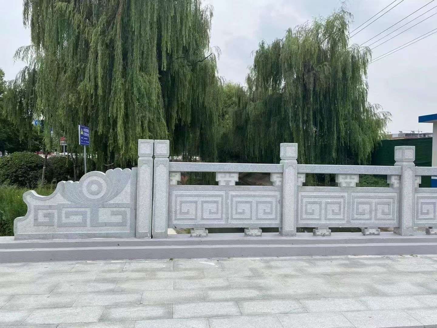 那曲 芝麻灰桥栏杆、河道栏杆安装效果