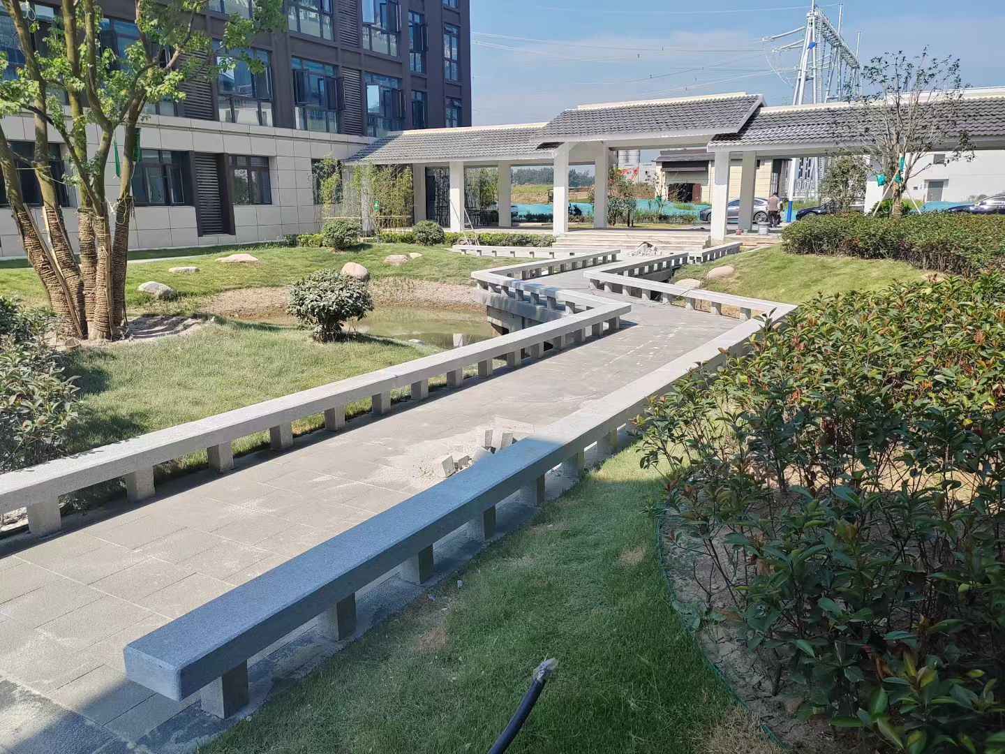 那曲 芝麻灰小区坐凳&栏杆安装效果